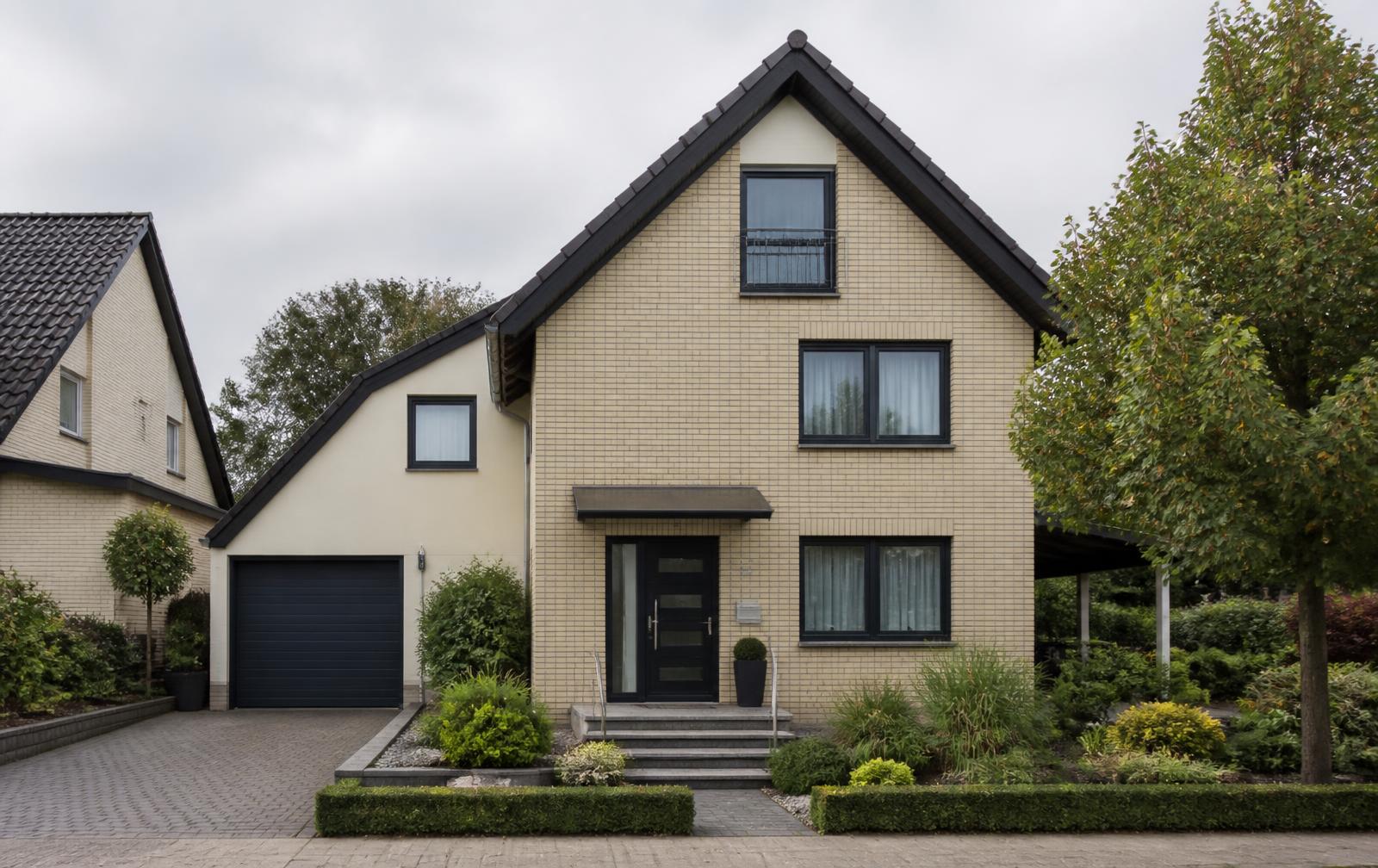 Modernes Einfamilienhaus in Nordrhein-Westfalen als Beispiel für eine finanzierte Wohnimmobilie
